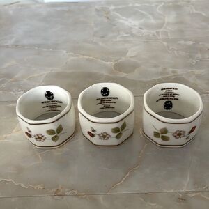Wedgwood / wild strawberry /napkin rings/ set of 3